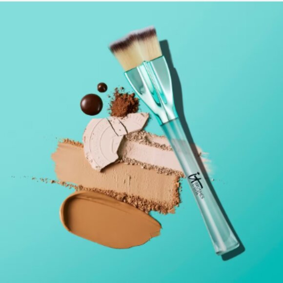 Limited Edition Star Foundation Brush It Cosmetics Non-Shedding NIB - Picture 2 of 4